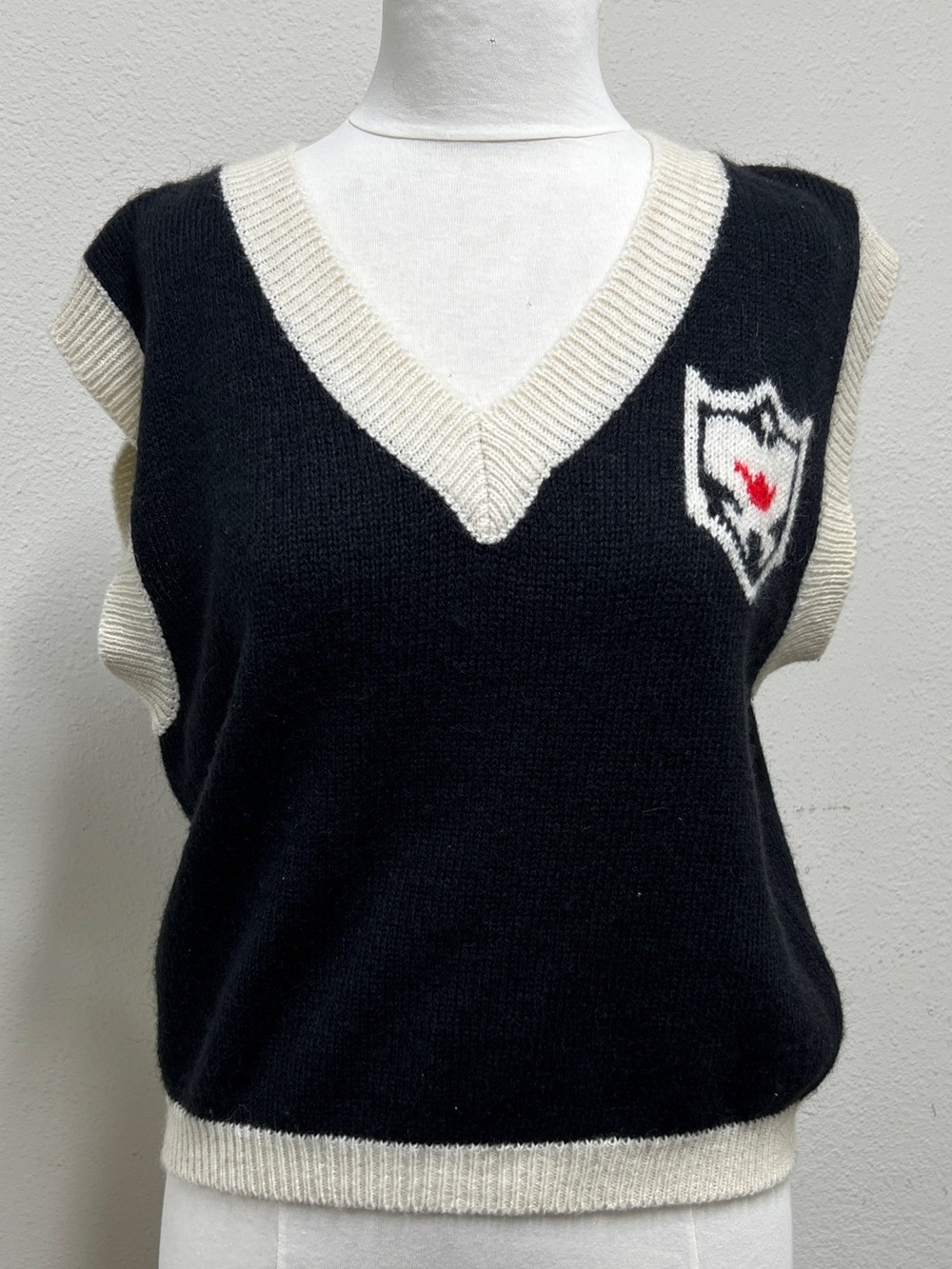 Reference Point Black Ivory Wool Blend Sweater Vest V-Neck Large Vintage